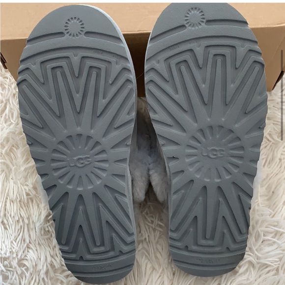 NWB UGG genuine shearling cozy suede slipper - Picture 10 of 11